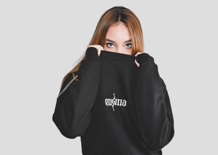 Ciepłe polary reklamowe – wyróżnij swoją firmę!