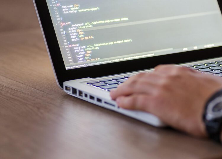 Jakie umiejętności są niezbędne w pracy frontend developera