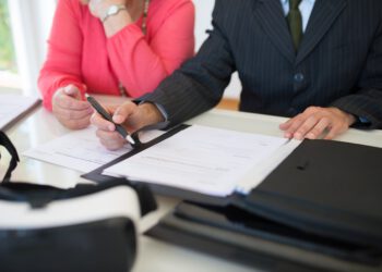 Notariusz – jakie powinien posiadać kwalifikacje?