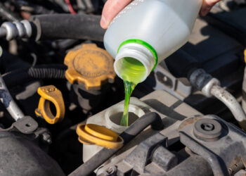 Jak działa płyn chłodniczy, jakie są jego rodzaje i który najlepiej wybrać?