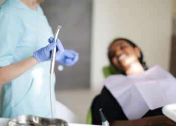 Co daje piaskowanie zębów?