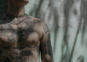 popularnosc tatuazy na klatce piersiowej