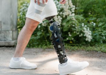 dopasowanie protezy na noge