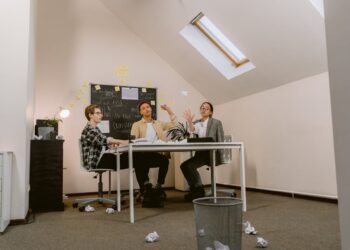 Niszczarka do biura czy dla domu? Porównanie i kluczowe różnice